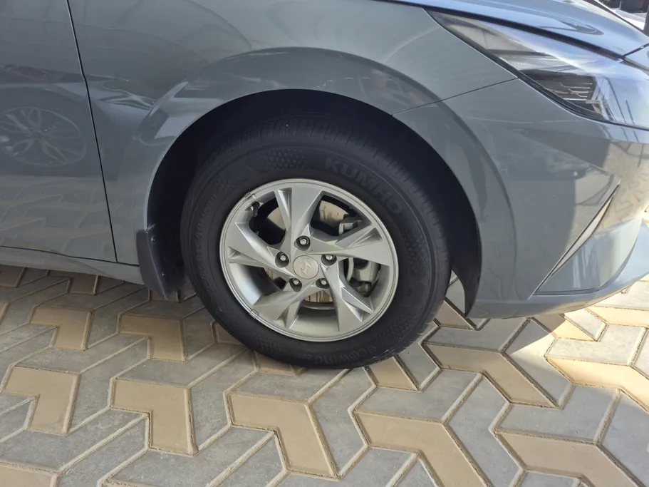 2022 Hyundai Elantra Smart 