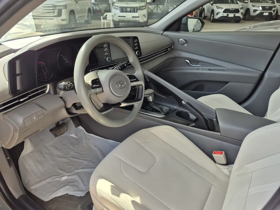 2022 Hyundai Elantra Smart 