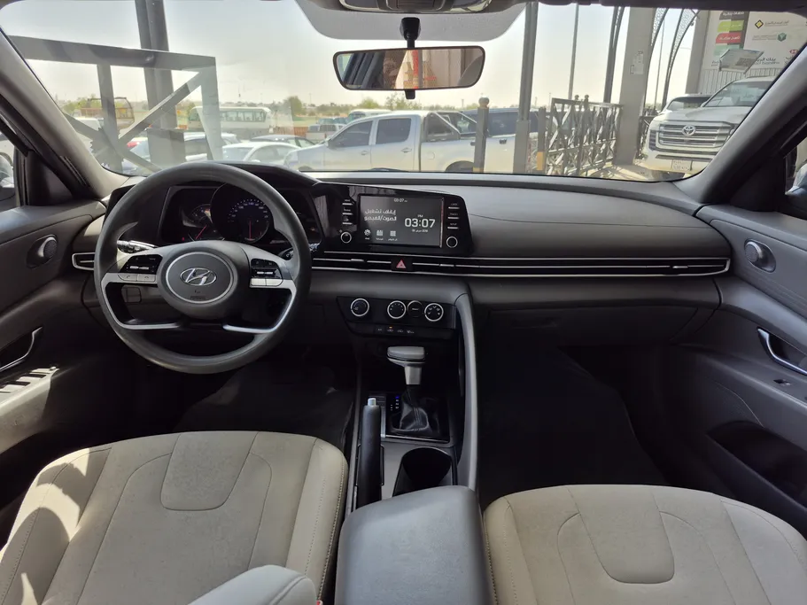 2022 Hyundai Elantra Smart 