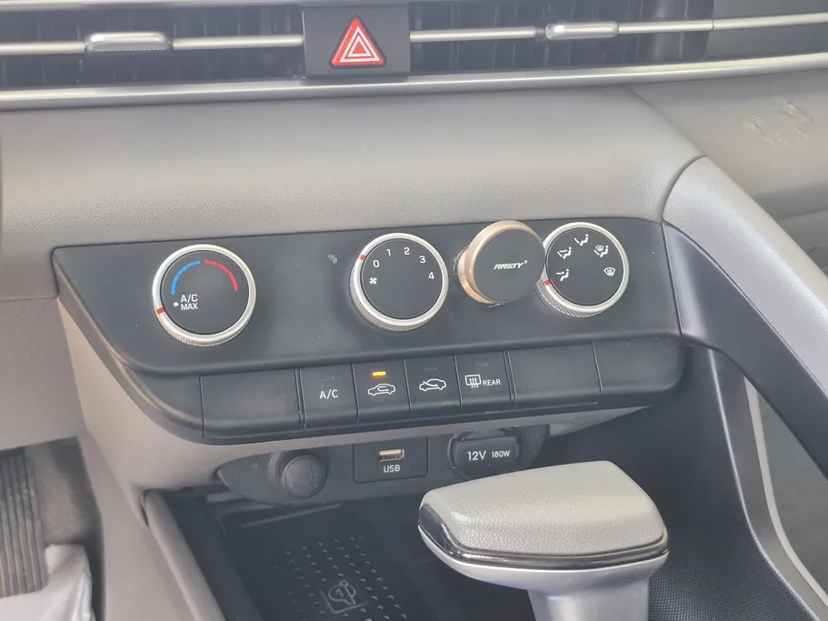 2022 Hyundai Elantra Smart 
