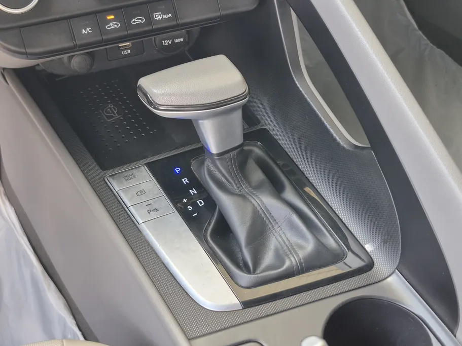 2022 Hyundai Elantra Smart 