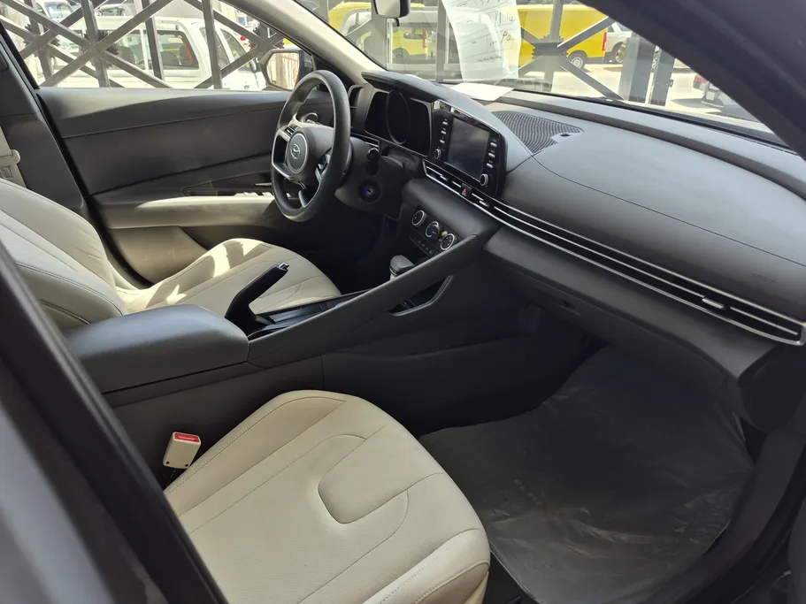 2022 Hyundai Elantra Smart 