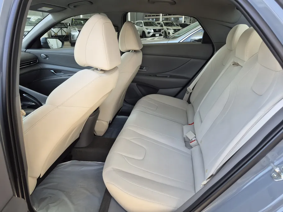 2022 Hyundai Elantra Smart 
