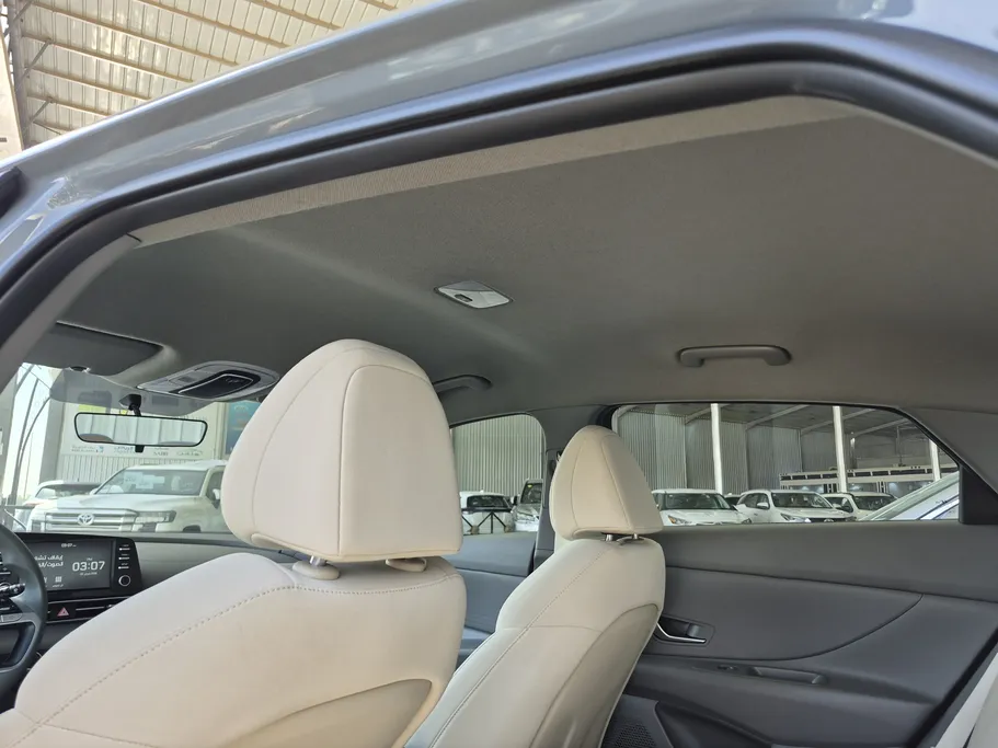 2022 Hyundai Elantra Smart 