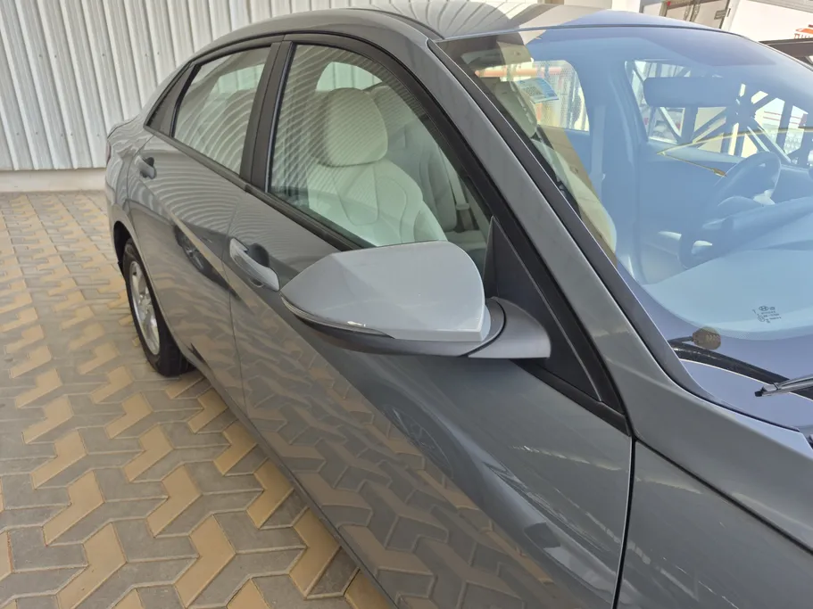 2022 Hyundai Elantra Smart 