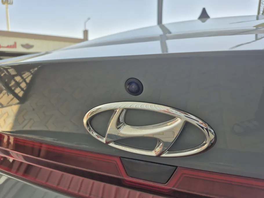 2022 Hyundai Elantra Smart 