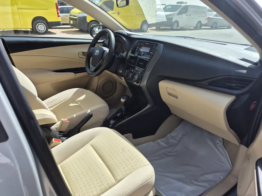 2022 Toyota Yaris  Y 