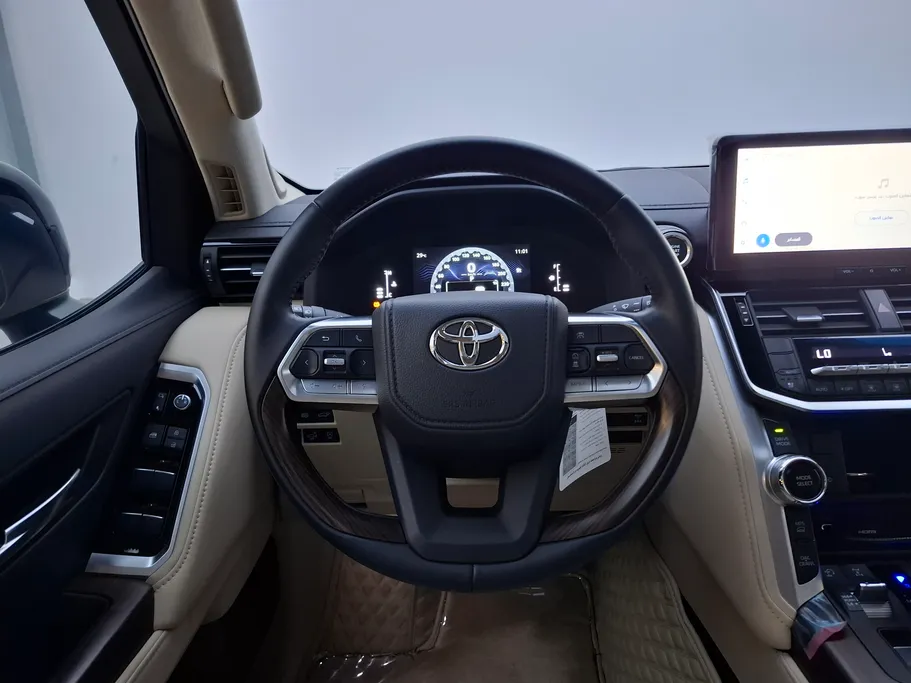 تويوتا لاندكروزر GXR 2025 