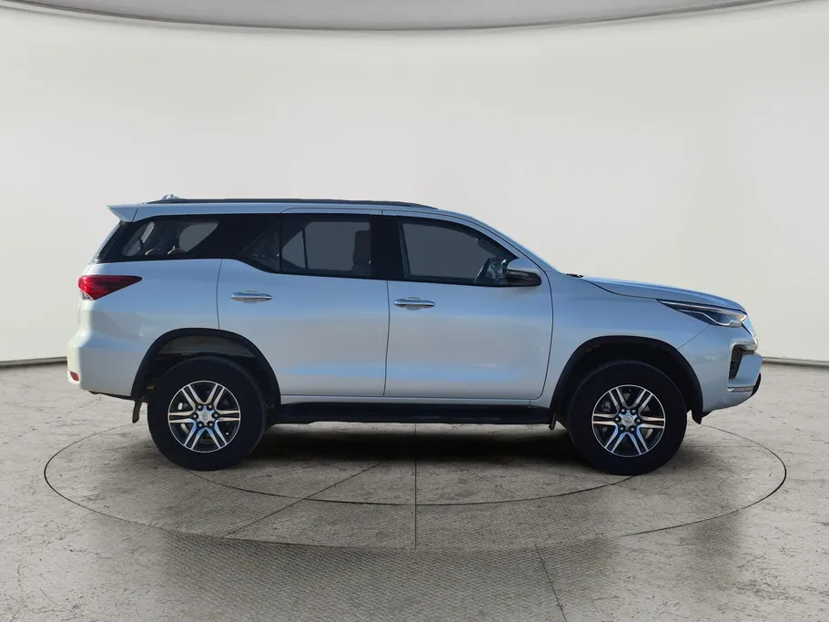 2023 Toyota Fortuner VX 
