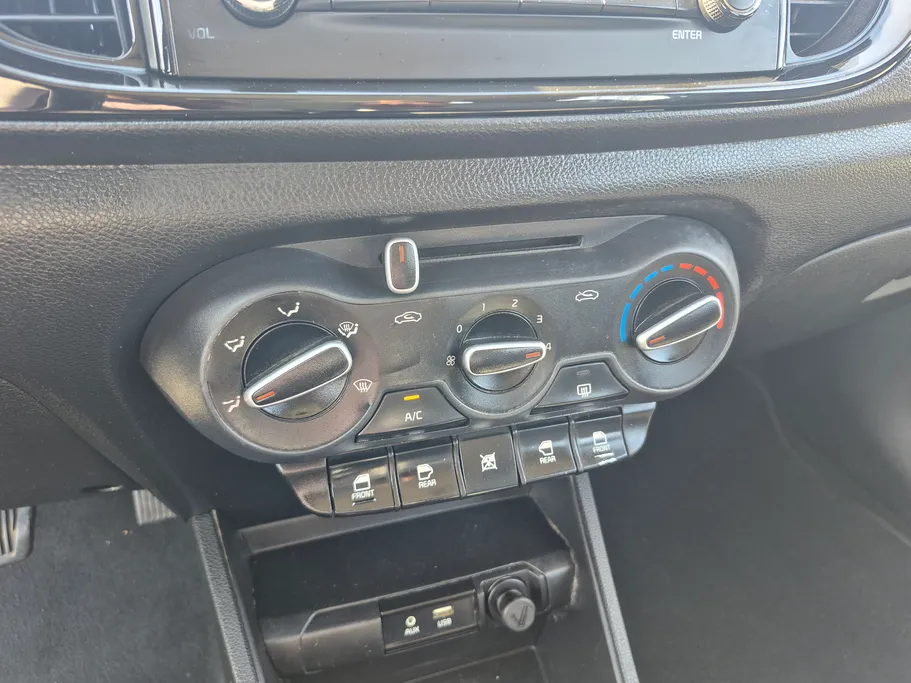 2022 Kia Pegas LX 