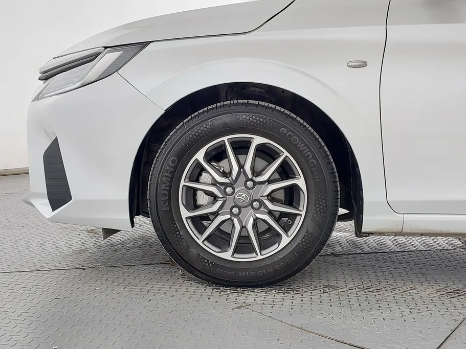 2023 Toyota Yaris  Y 
