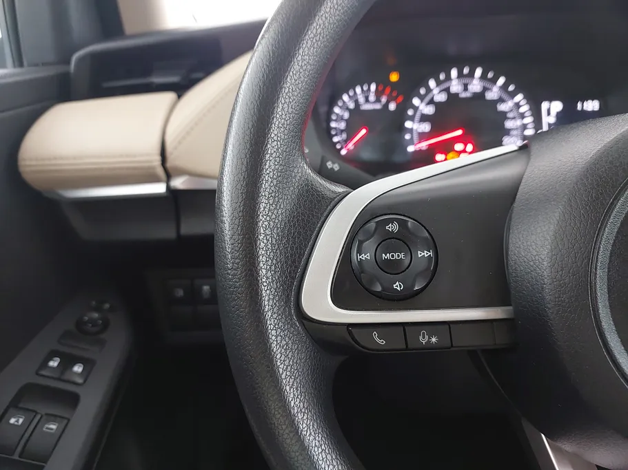2023 Toyota Yaris  Y 