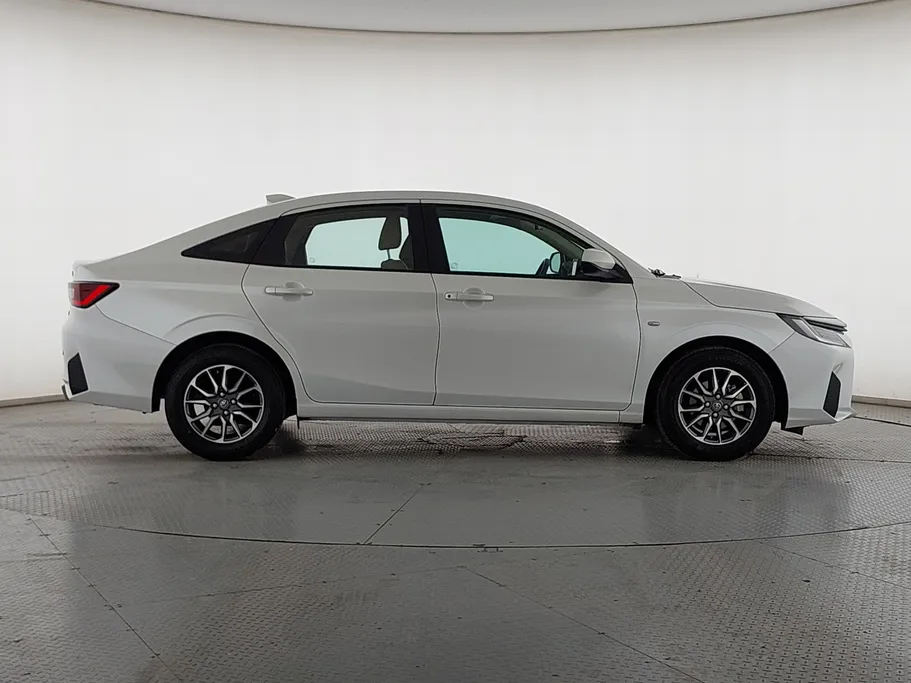 2023 Toyota Yaris  Y 