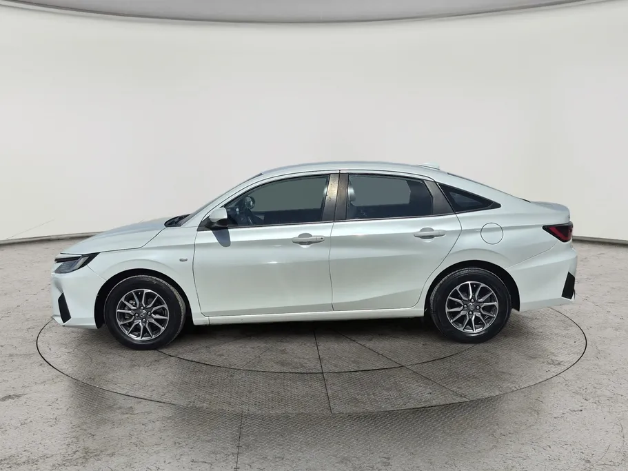 2023 Toyota Yaris  Y 