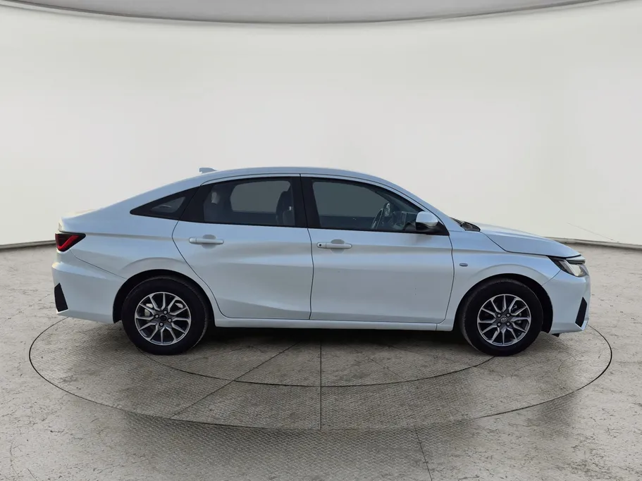 2024 Toyota Yaris  Y 
