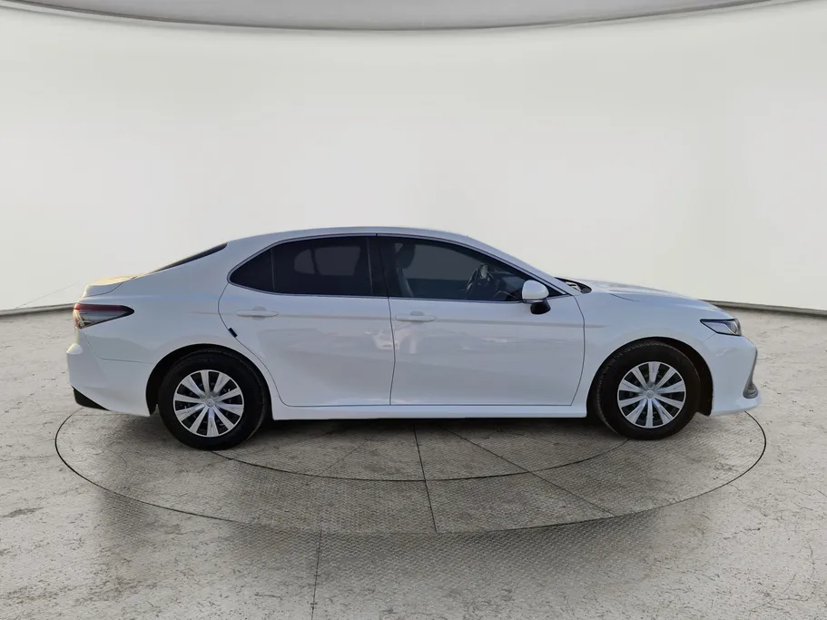 تويوتا كامري LE 2022