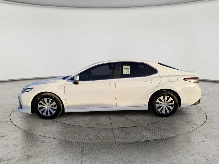 تويوتا كامري LE 2022