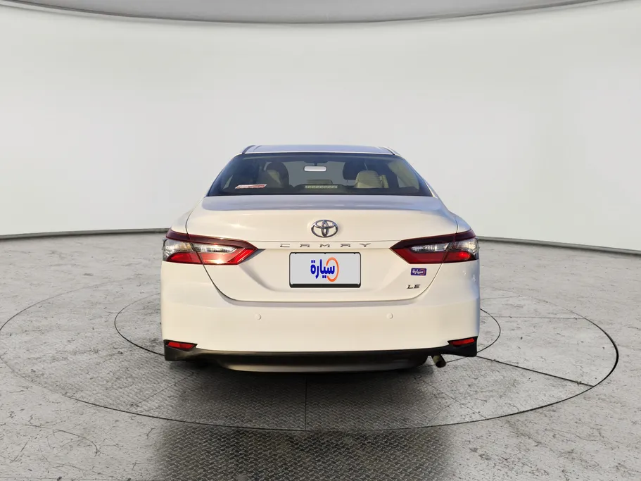 تويوتا كامري LE 2022