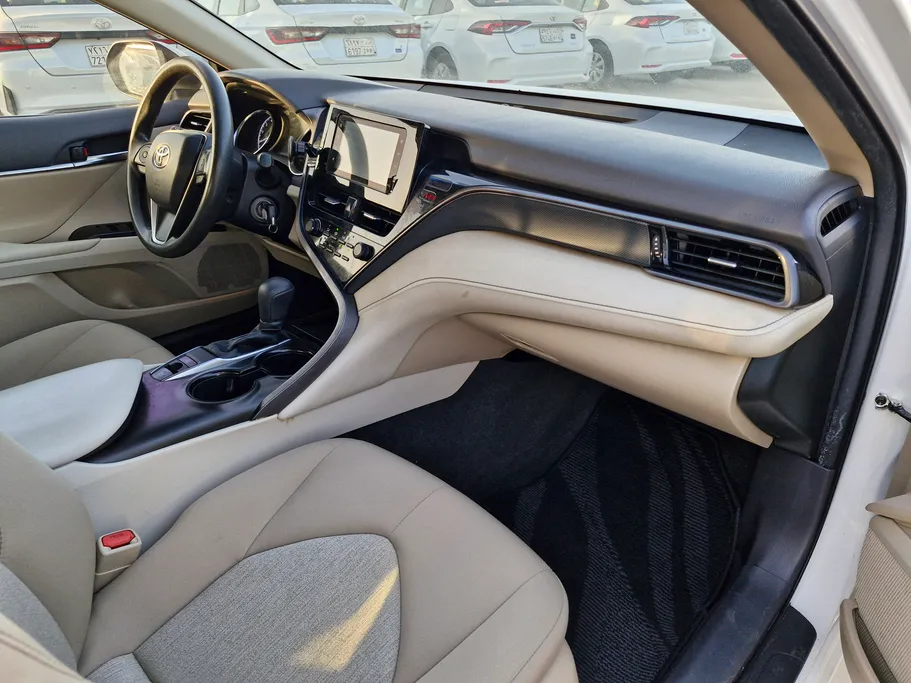 2022 Toyota Camry  LE 