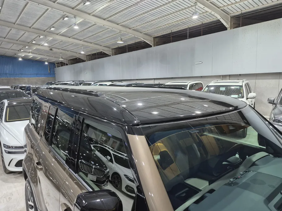 2023 Range Rover Defender P400