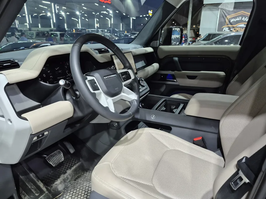2023 Range Rover Defender P400