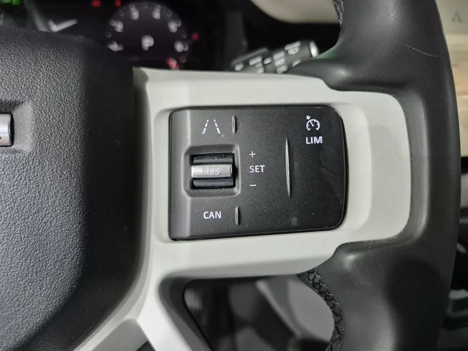 2023 Range Rover Defender P400