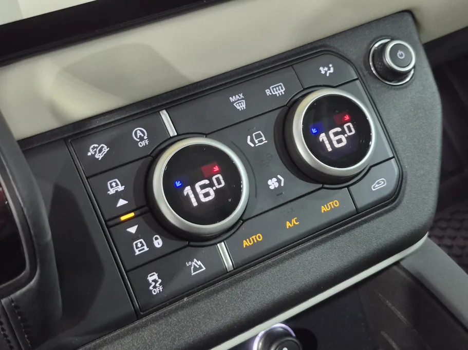 2023 Range Rover Defender P400