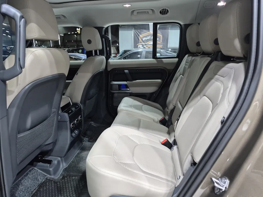 2023 Range Rover Defender P400