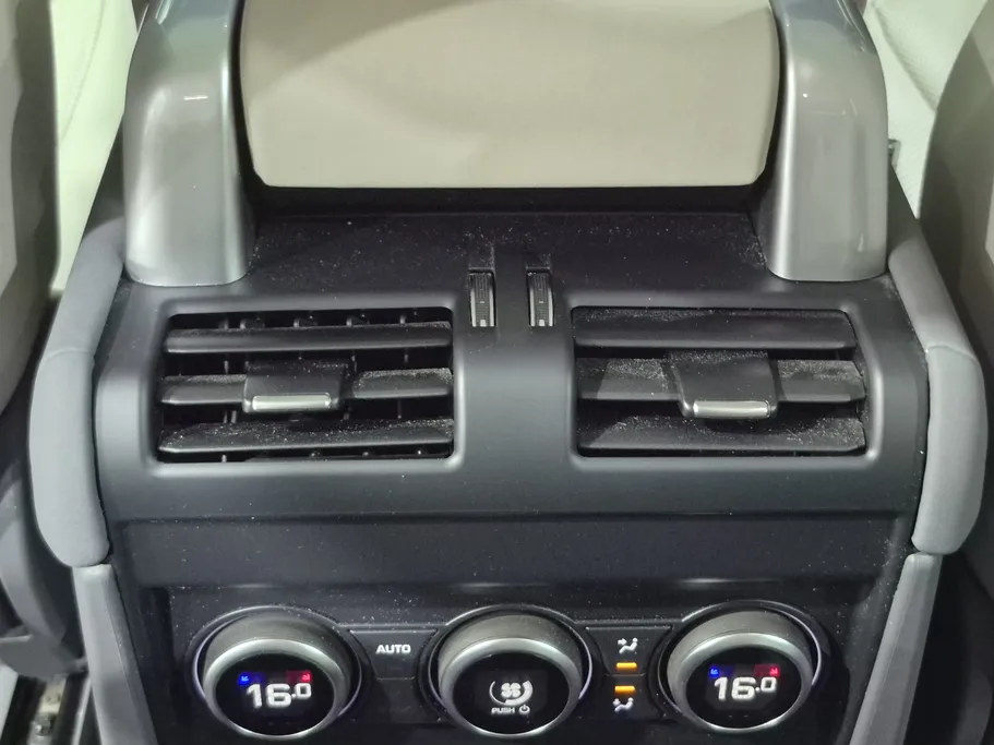 2023 Range Rover Defender P400