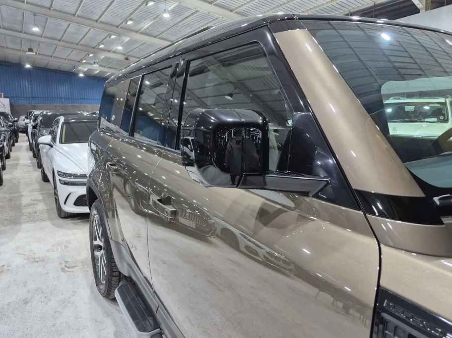 2023 Range Rover Defender P400