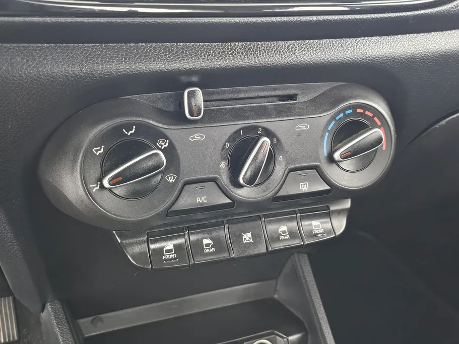 2022 Kia Pegas LX 