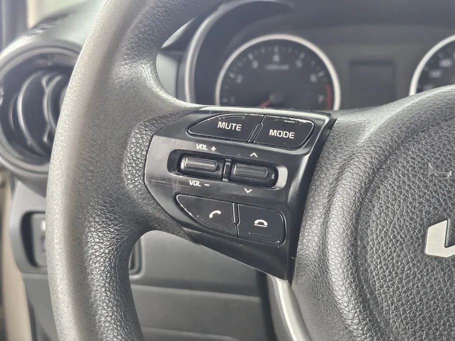 2022 Kia Pegas LX 