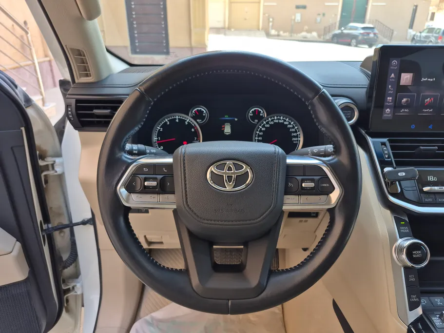 تويوتا لاندكروزر GXR1 2022 