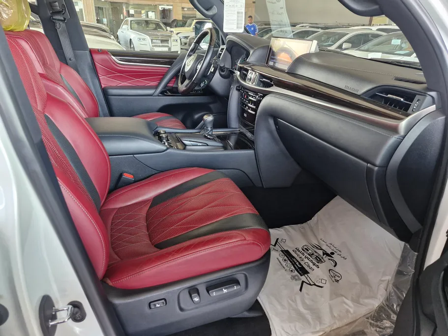 2021 Lexus LX 570 Black Ed. 