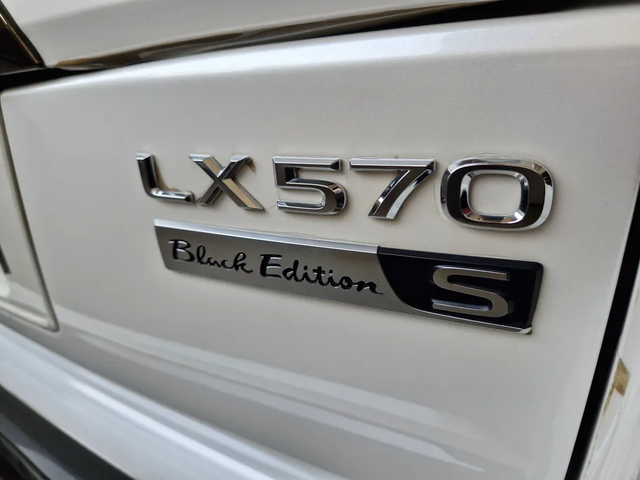 2021 Lexus LX 570 Black Ed. 