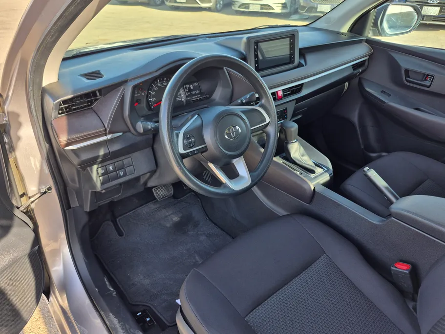 2023 Toyota Yaris  Y 