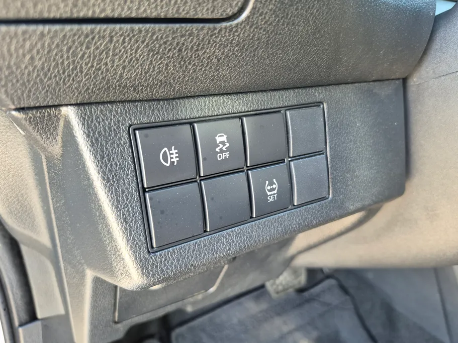 2023 Toyota Yaris  Y 