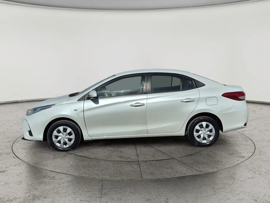 2022 Toyota Yaris  Y 