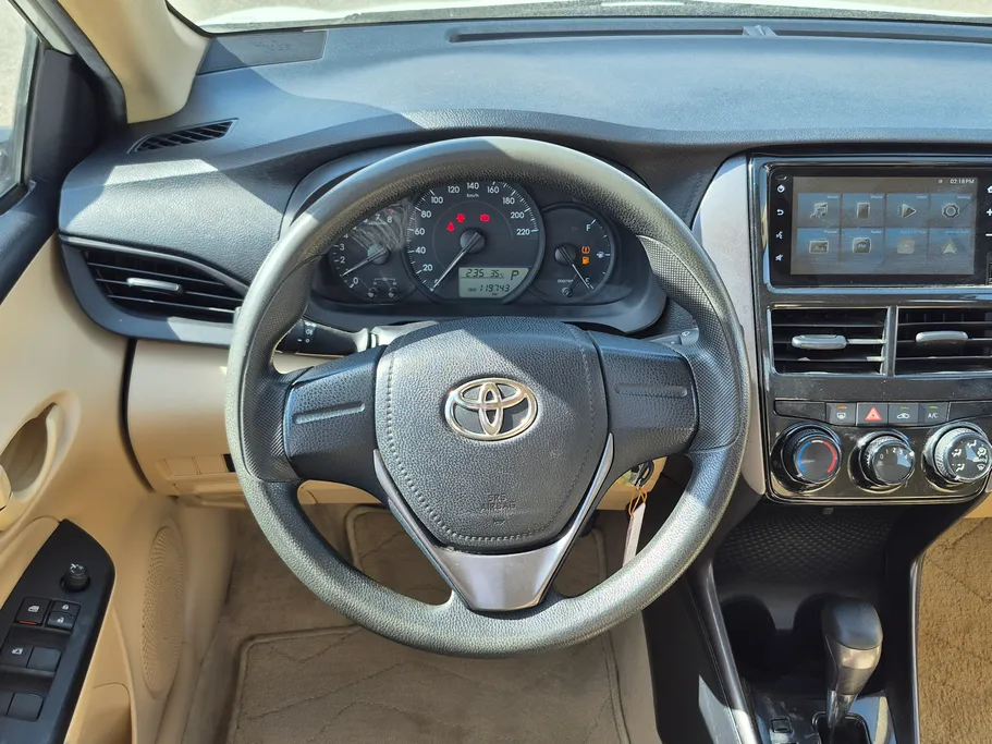 2022 Toyota Yaris  Y 