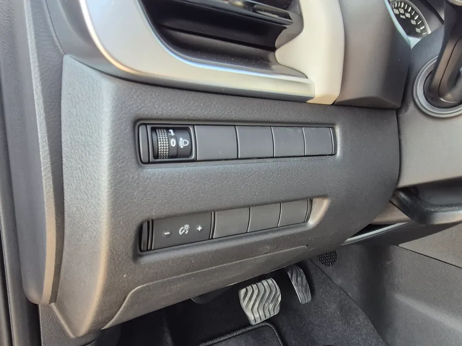 نيسان أكس تريل SV 2025 