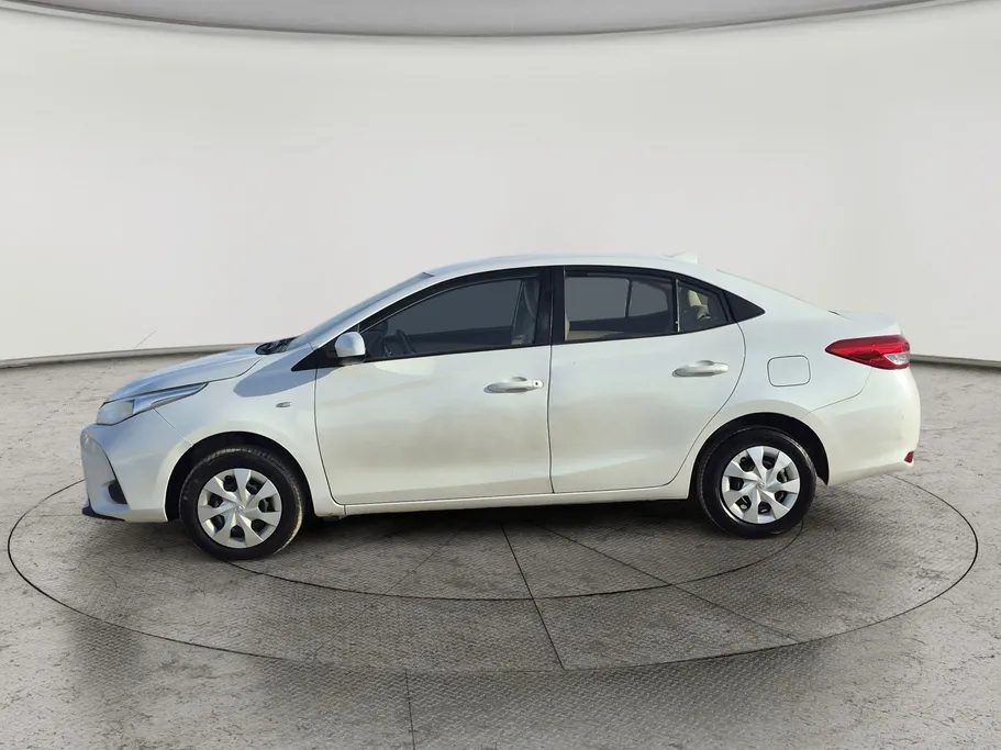 2022 Toyota Yaris  Y 
