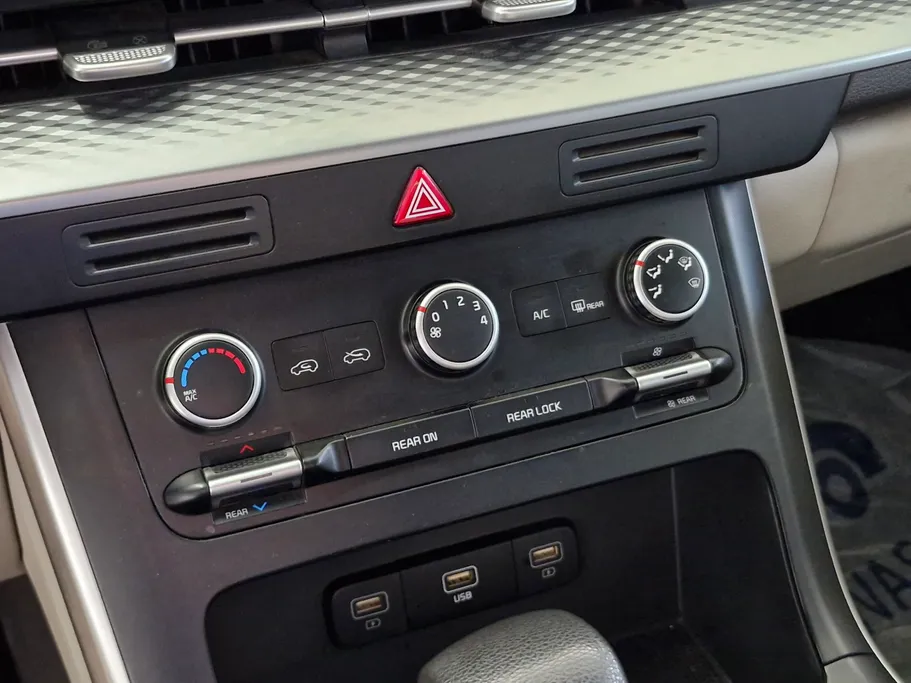2023 Kia Carnival GL 