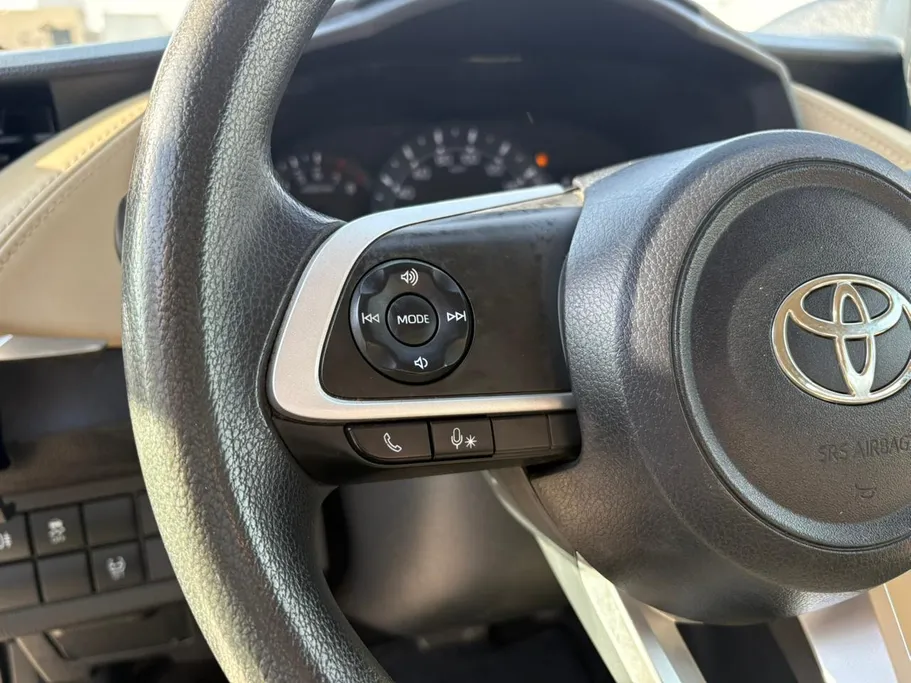 2023 Toyota Yaris  Y 