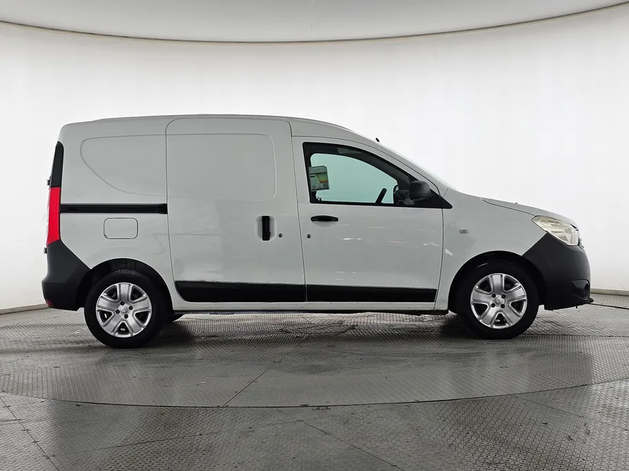 2021 Renault Docker Van بضاعة 