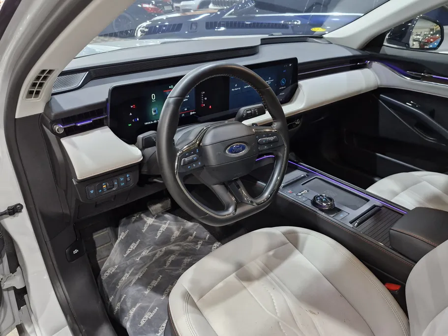 2025 Ford Taurus Titanium 