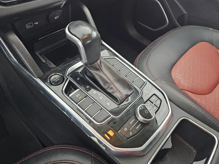 2022 FAW Bestune T33 Premium 