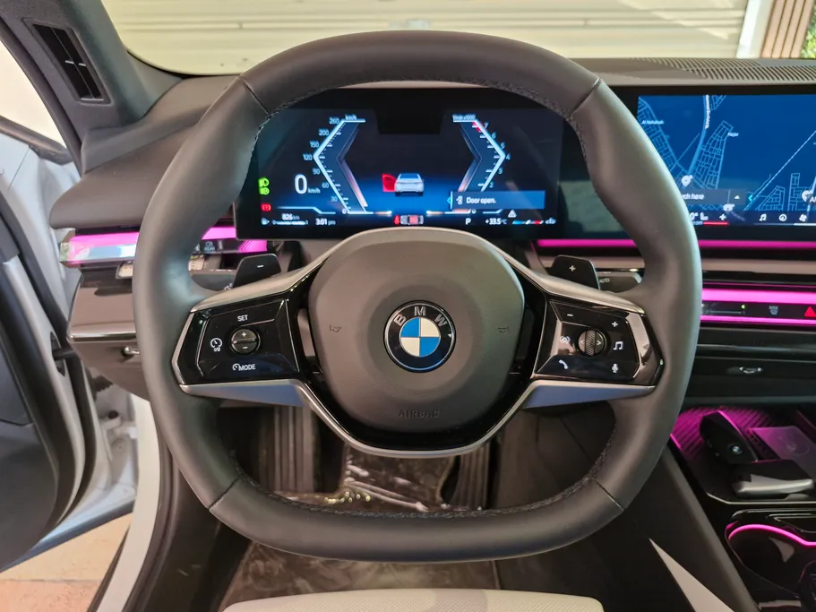 بي ام دبليو الفئة الخامسة 520i 2024 