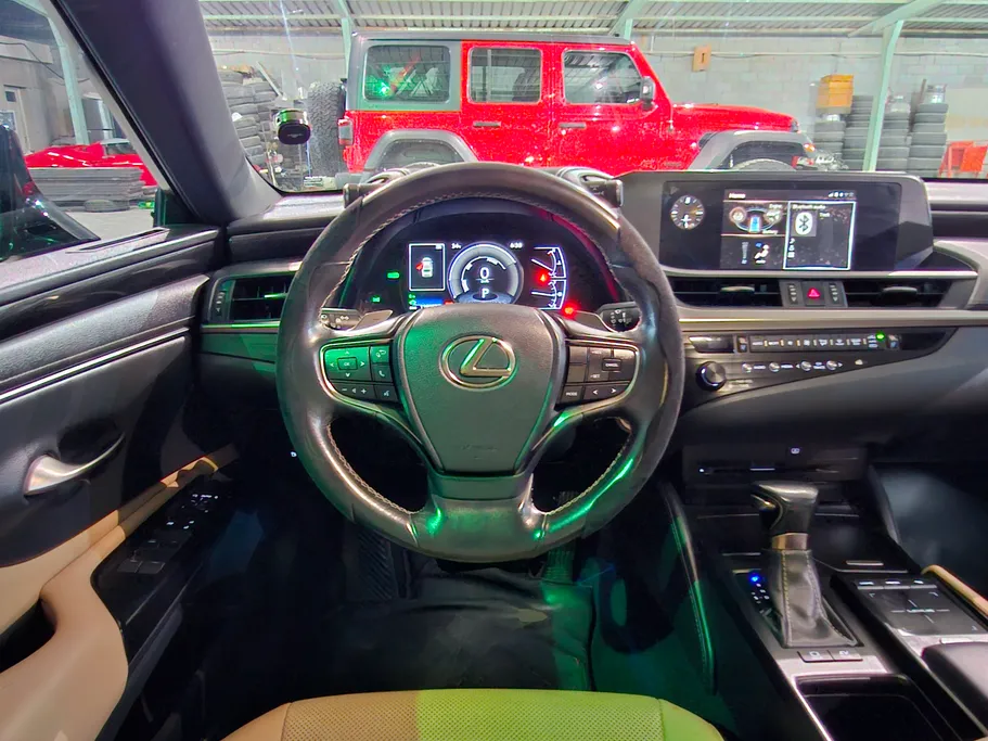 2019 Lexus ES 300 H 