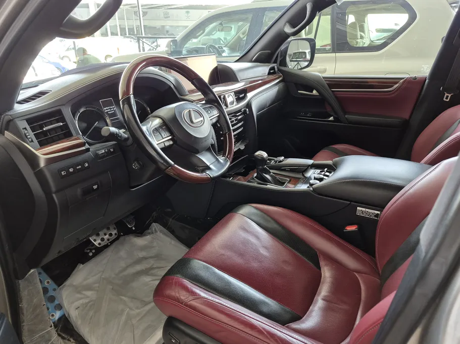 لكزس LX 570 S 2021 