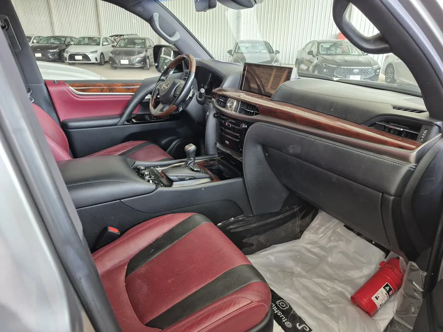 لكزس LX 570 S 2021 